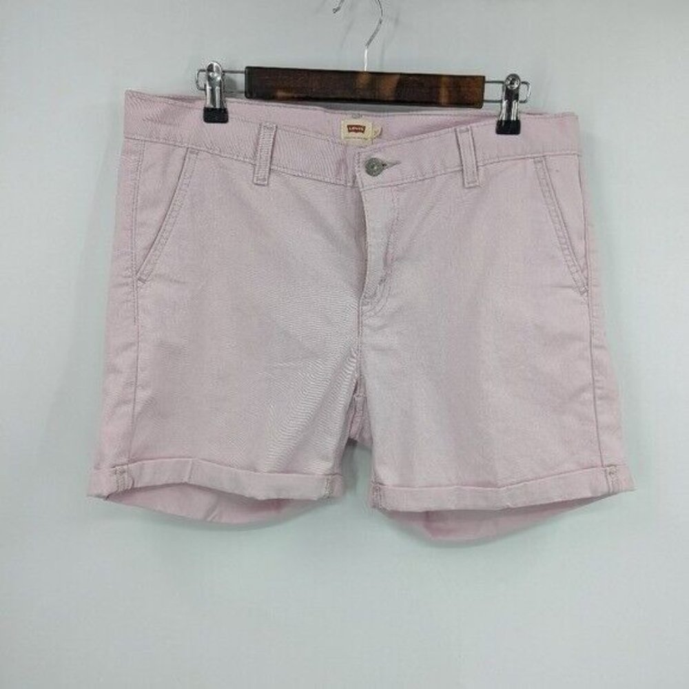 LEVI'S Flat Front Cuffed Shorts